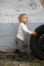 Laden Sie das Bild in den Galerie-Viewer, Baby-Schlupfhemd mit 70% Schurwolle