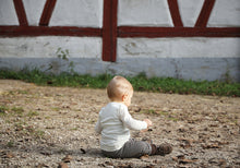 Laden Sie das Bild in den Galerie-Viewer, Baby-Schlupfhemd mit 70% Schurwolle